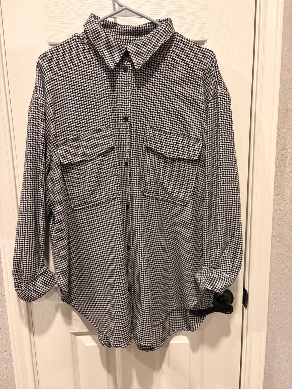 H&M Black and White Houndstooth Casual Button-Down Shirt
